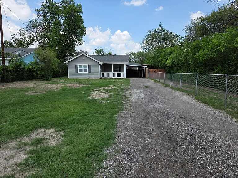 727 Menefee Blvd — Photo 1