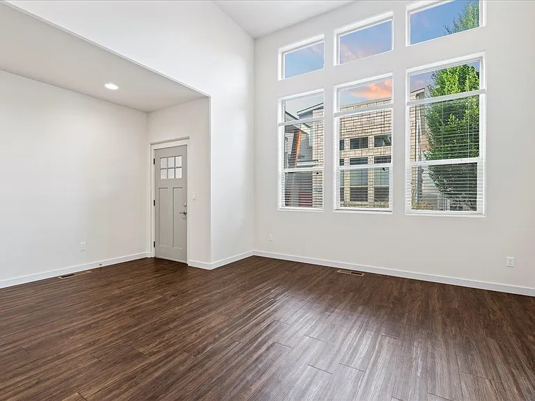 Verraso Village Townhomes — Photo 28