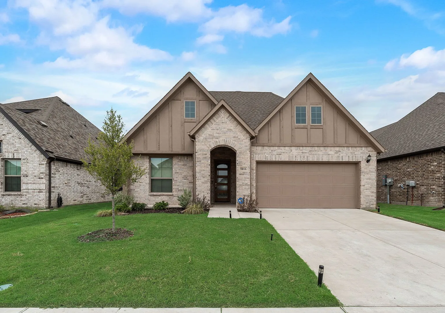 Stunning Modern Retreat in Royce City — Photo 1