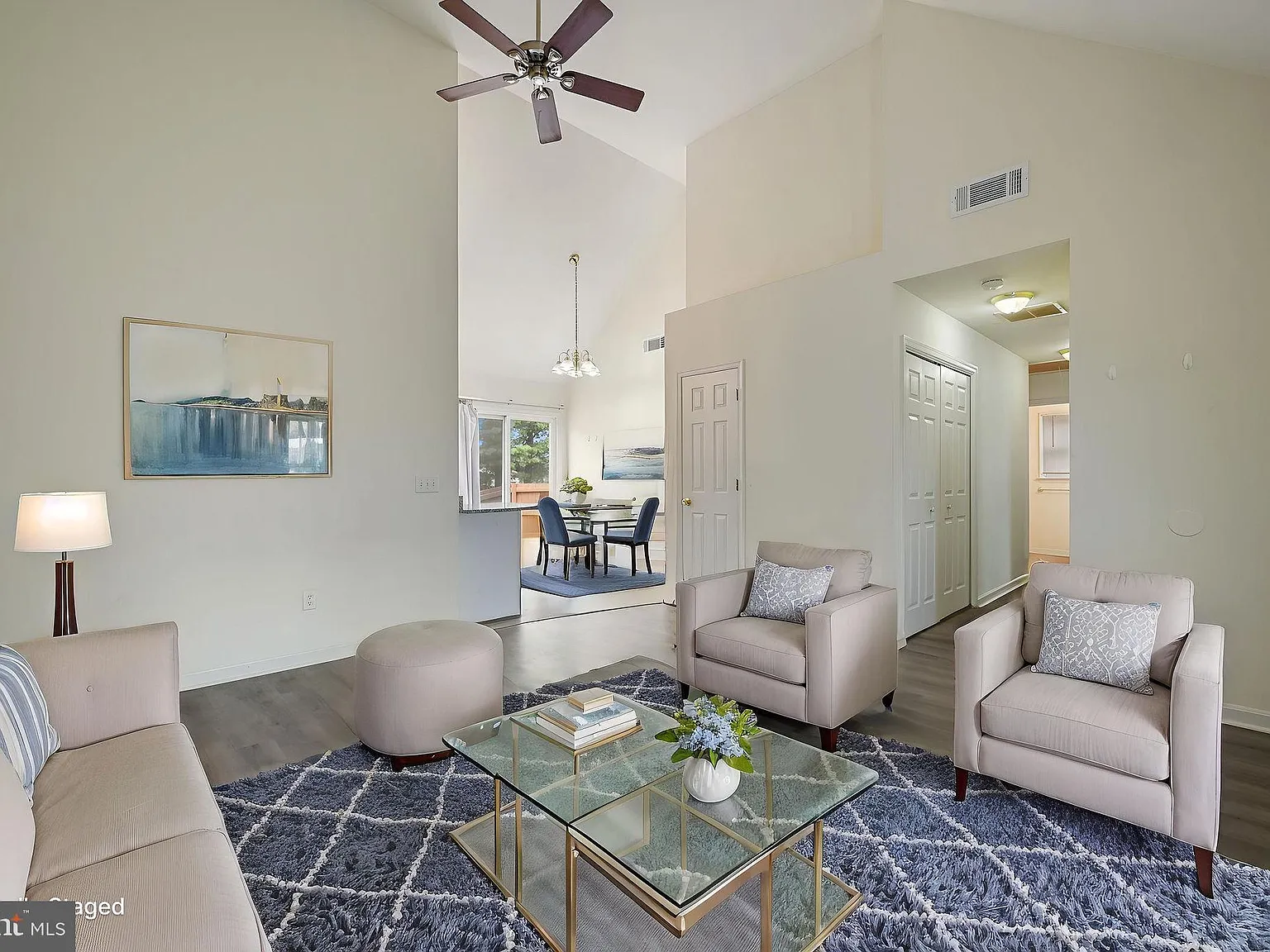 3 bed, 2.0 bath, 996 sqft, $1,950 — Photo 2