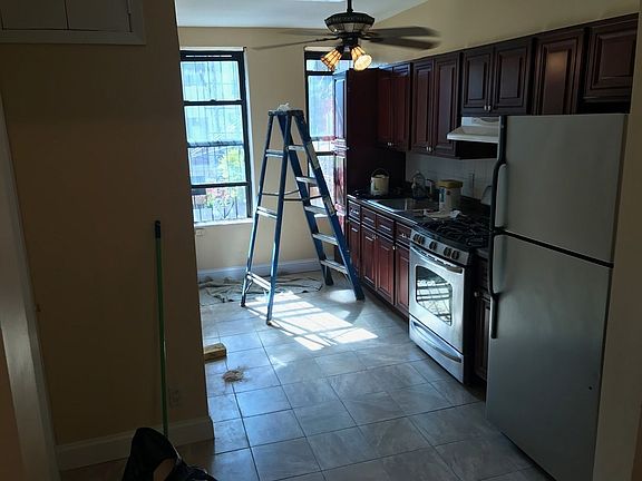 4th image of 3013 45th St APT 1R