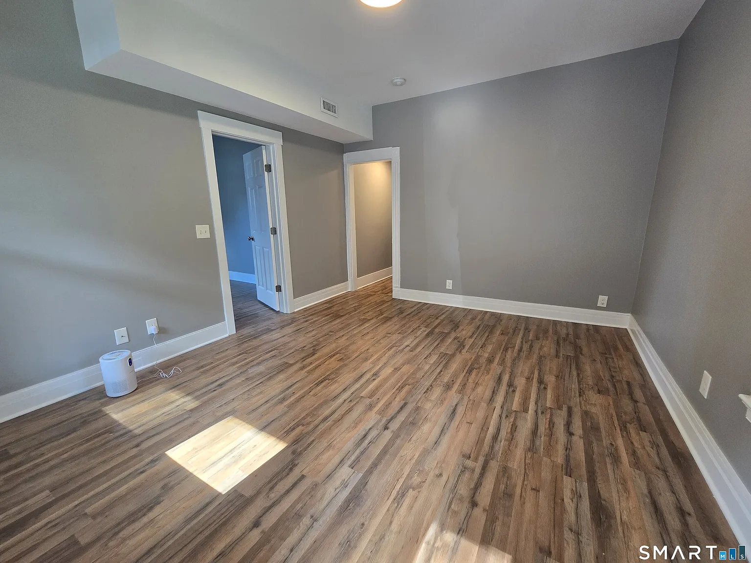 3 bed, 1.0 bath, 1000 sqft, $2,500 — Photo 2