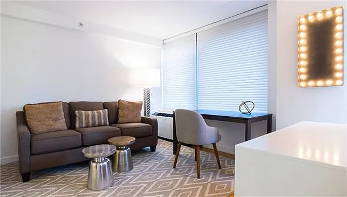 Rented by R New York | media 11