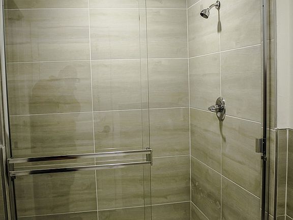 5th image of 1822 E Glenwood Ave #3