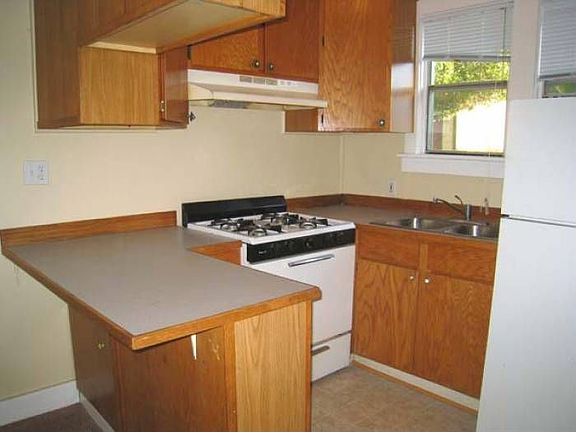 Gas Range & Refrigerator