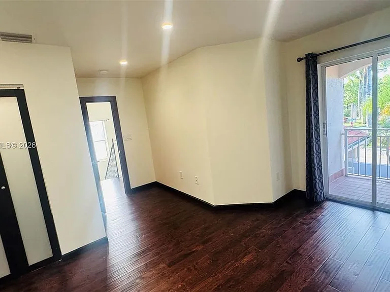 1094 Redwood St #1094 — Photo 11