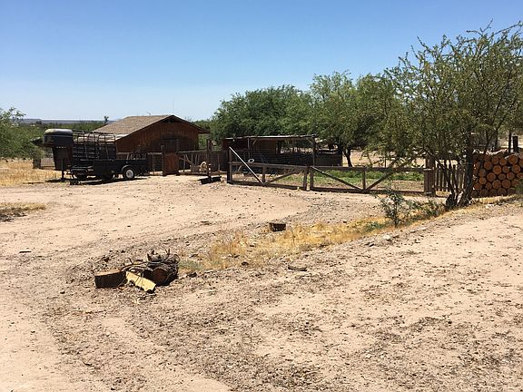 Back yard, with barn