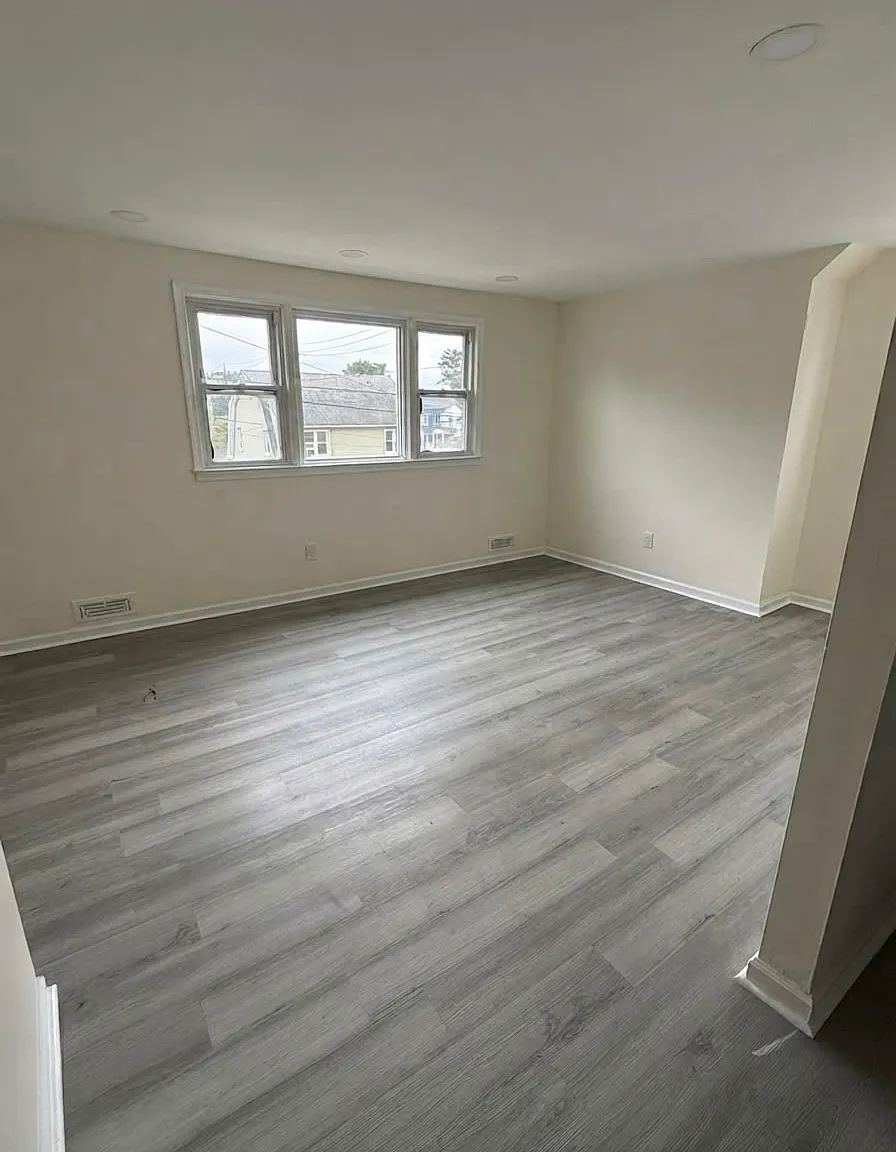 319 Southside Ave — Photo 1