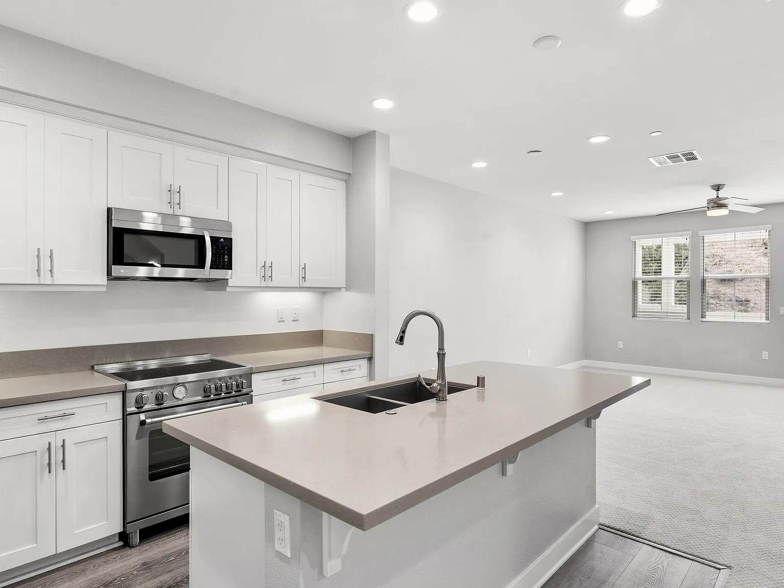3 bed, 1465 sqft, $3,995 — Photo 1