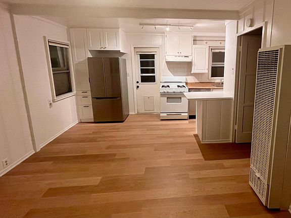 4th image of 4643 Larkspur St