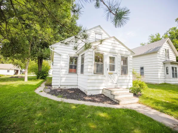 402 W 8th St, Morris, MN 56267