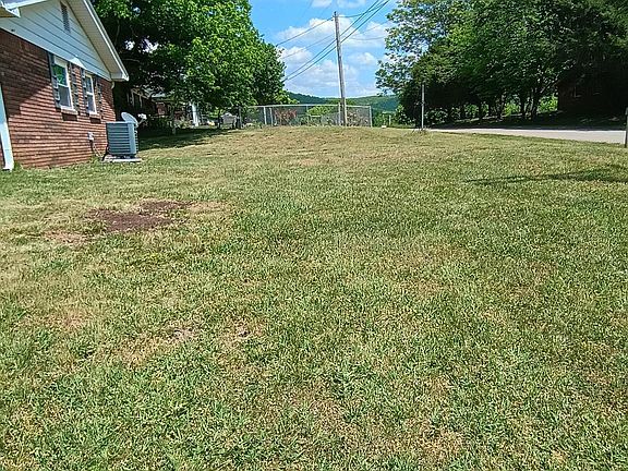 4th image of 323 Tennessee Ave