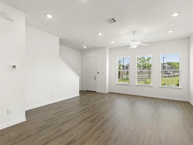 1048 Keene Ridge Dr — Photo 3