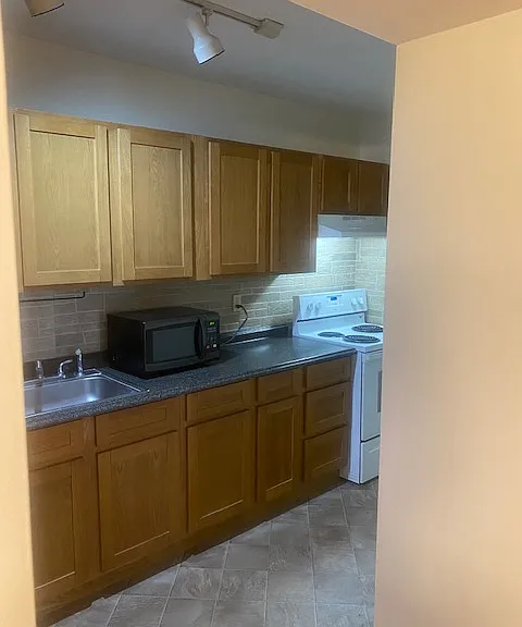 433 Warren St #8 — Photo 2