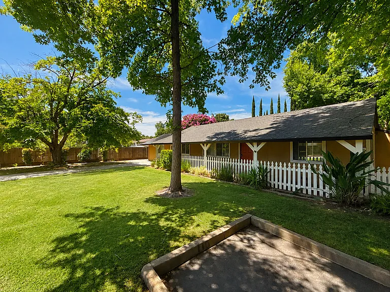 Country Lane - A Must See Community! — Photo 38