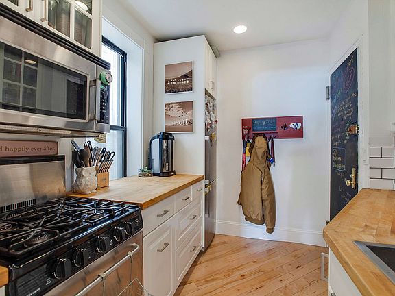 4th image of 527 E 12th St APT E2