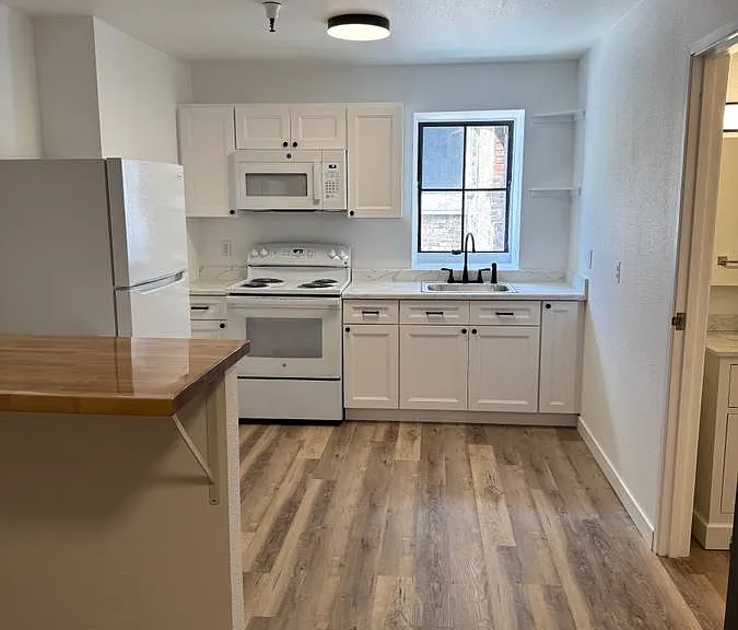 17 SW 2nd Ave #308 — Photo 4