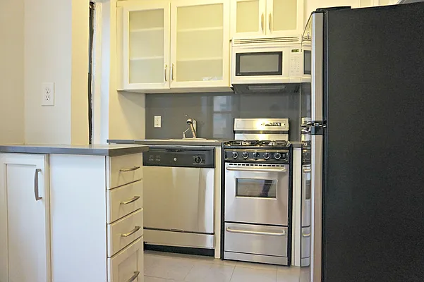 Rented by Metropolitan Equities | media 8