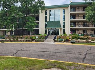 10501 Cedar Lake Rd APT 212, Minnetonka, MN 55305