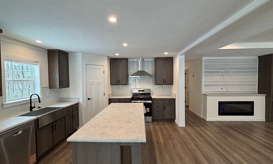 1st image of 24 Pinrock Dr