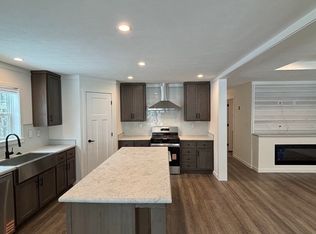 22 Pinrock Dr, Sturbridge, MA 01566