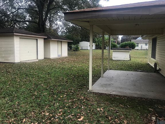 5th image of 805 Genevieve Dr
