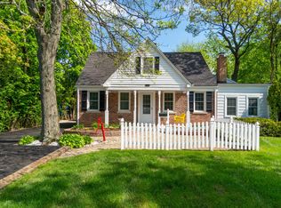 3504 Meadow Ln, Glenview, IL 60025