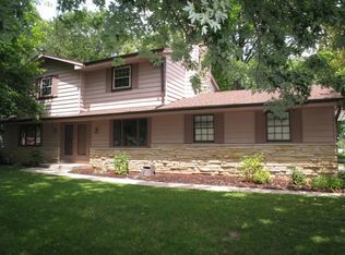 14240 W Beechwood Trl, New Berlin, WI 53151