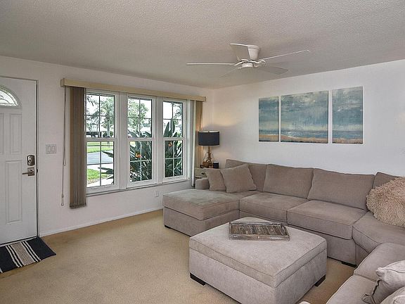 4th image of 34 Oakwood Dr N #34
