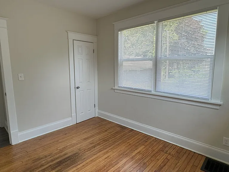 6435 21st Ave — Photo 9