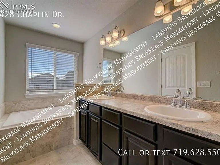 6428 Chaplin Dr — Photo 12
