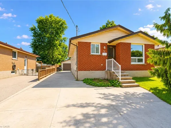 82 Elmwood Ave, Cambridge, ON N1R 4Y4