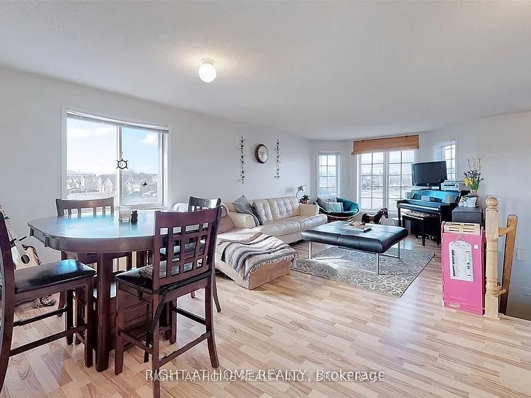 229 Dunsmore Ln #UPPER — Photo 3