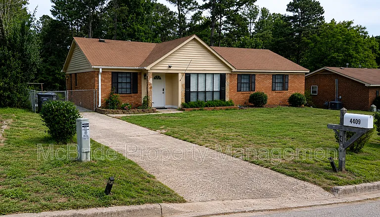 4409 Roxbury Dr — Photo 1
