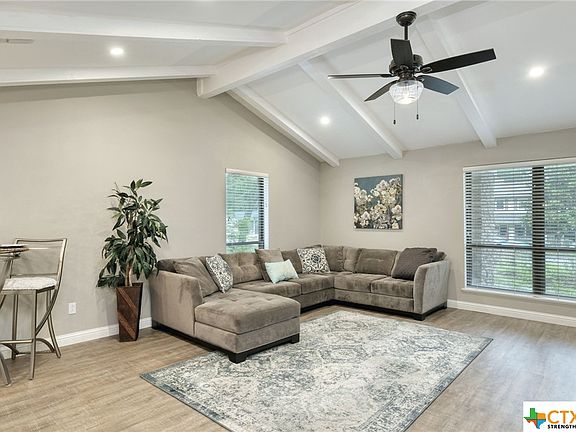 3rd image of 1105 Creekview Dr