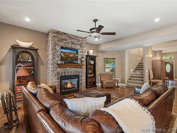 4th image of 2636 Ozark Isle Dr