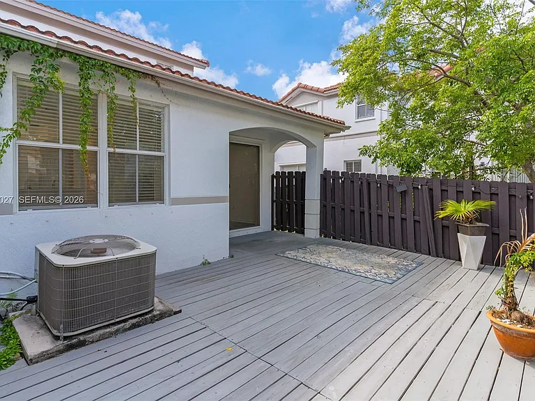 8165 NW 108th Ave — Photo 25