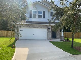 31 Laurel Oaks Cir, Freeport, FL 32439