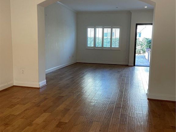 4th image of 2449 Oswego St Unit 2