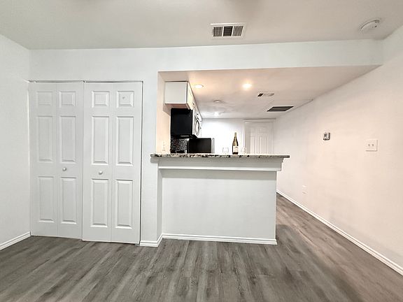 2nd image of 1607 N Carroll Ave APT 207