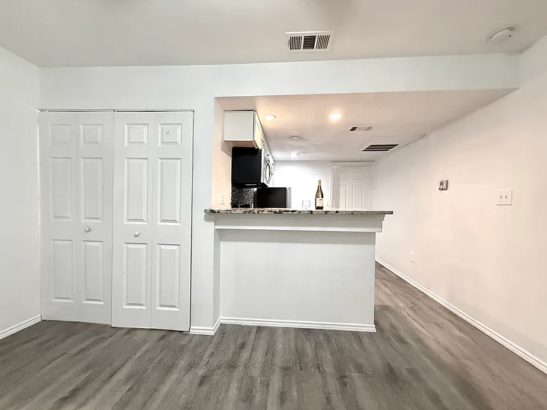 1607 N Carroll Ave #207 — Photo 2