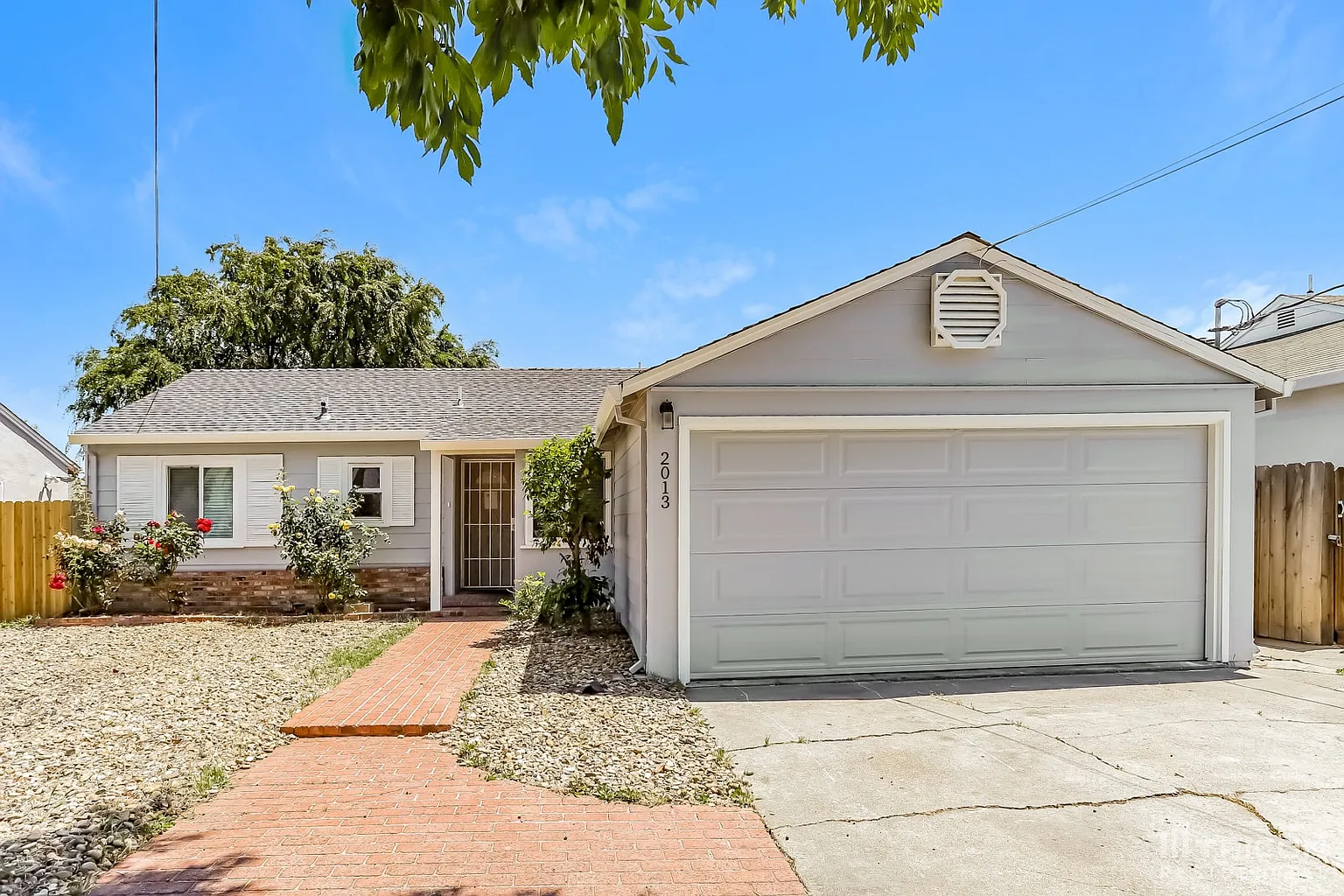 2013 Glenwood Dr photo 1