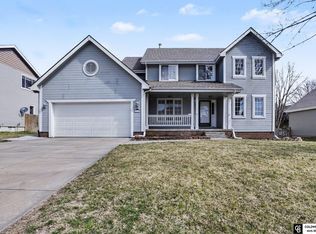 1914 Franklin Dr, Papillion, NE 68133