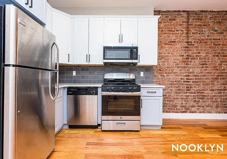 566 Maple St #2F — Photo 3