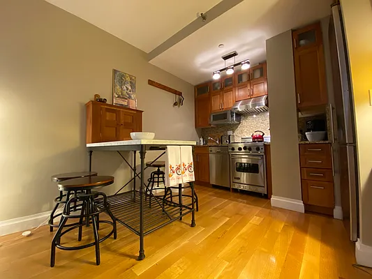 Rented by Compass | media 18