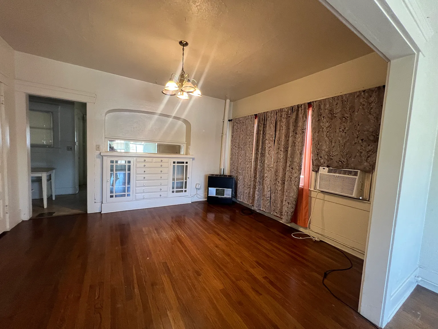 1 bed, 1000 sqft, $1,275 — Photo 3