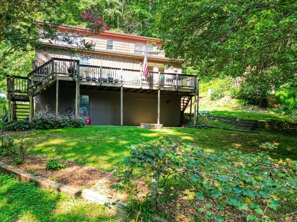 4053 Wildwood Ln, Young Harris, GA 30582