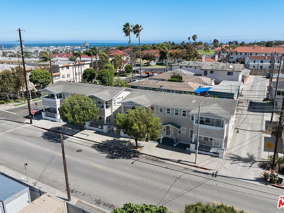 1st image of 409 W 22nd St