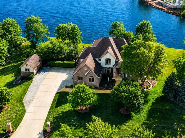 84 Liberty Lakes Dr, Valparaiso, IN 46385