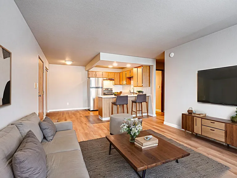 335-339 407 Southtowne Dr — Photo 4